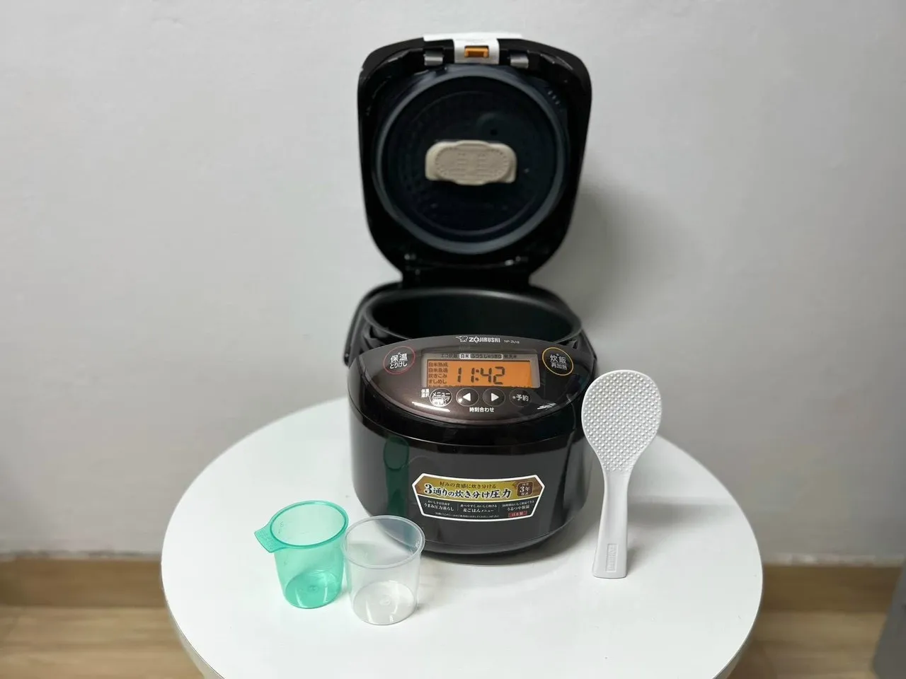 Nồi cơm điện Zojirushi NP-ZU18-TD
